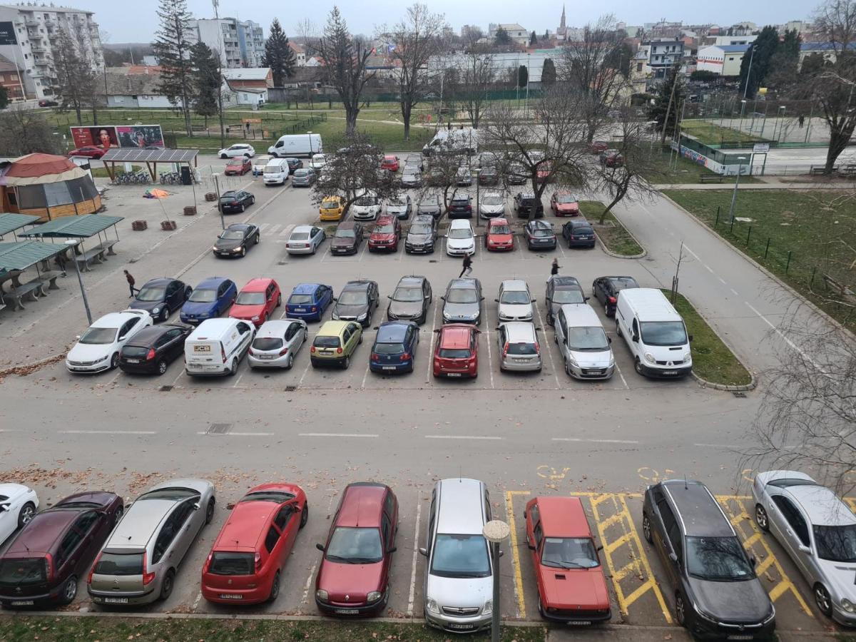 Apartman Yellow - Self Check In Осиек Екстериор снимка